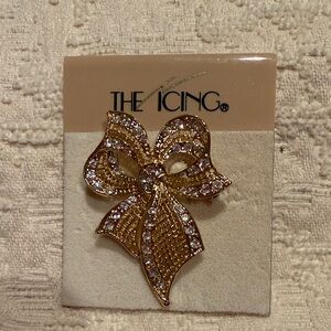 The Icing Sparkling Gold Bow pin